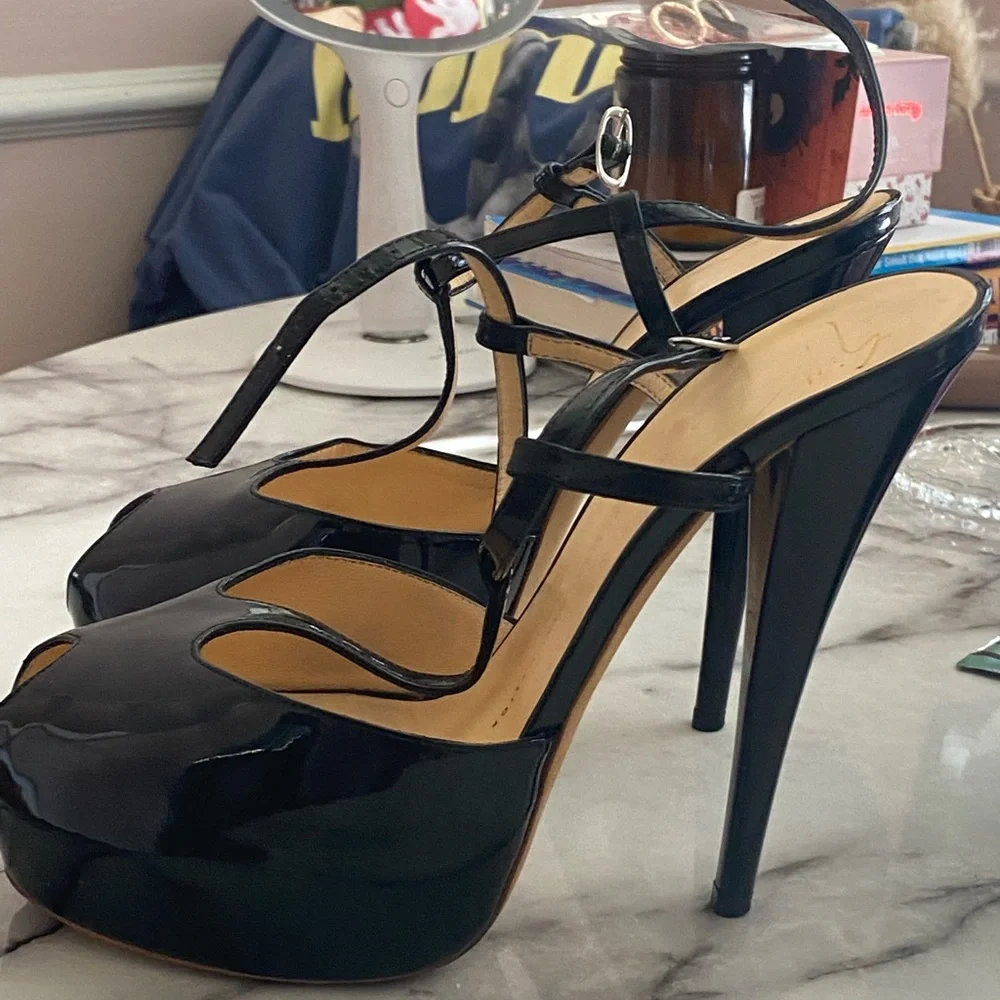 Giuseppe Black Patent Leather T-Strap Platforms Sz 40 (Gently Used) - Picture 2 of 13